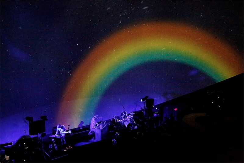 WEAVER、奇跡の虹「Night Rainbow」を架けたプラネタリウムイベント！