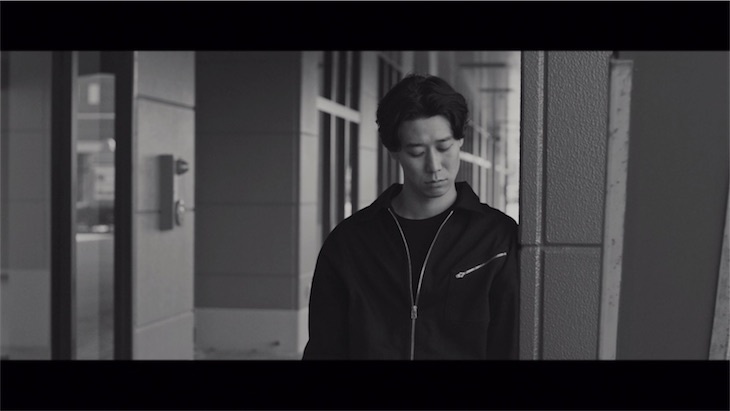 小袋成彬、初のミュージックビデオ「Selfish」が国際短編映画祭で「話題賞」を受賞！