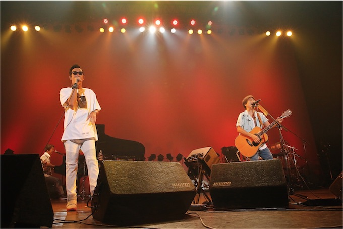 コブクロ、1000名限定のプレミアム無料招待ライブで新曲「tOKi meki」を初披露！