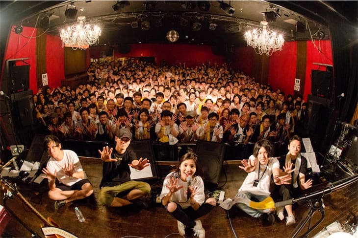 植田真梨恵、活動10年記念ライブで はじめての弾き語りワンマンツアー発表！