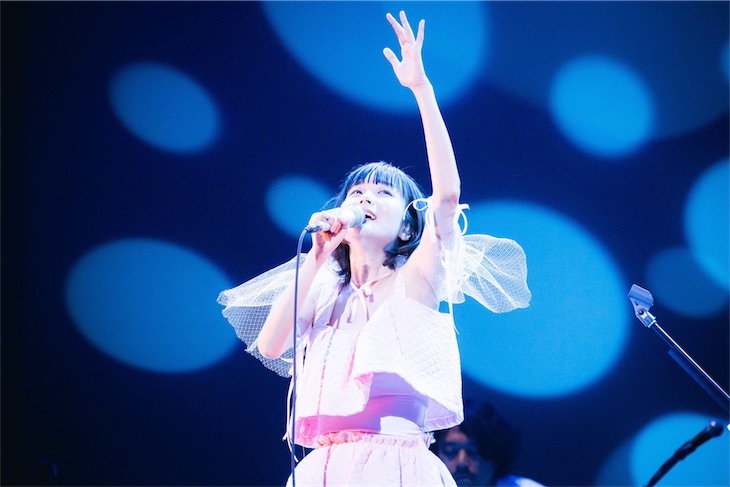 吉澤嘉代子、東京国際フォーラム2DAYSで新曲「ミューズ」披露！全国ツアー開催発表！