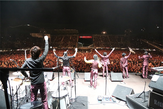 スカパラ、メキシコにて6万3千人を魅了！