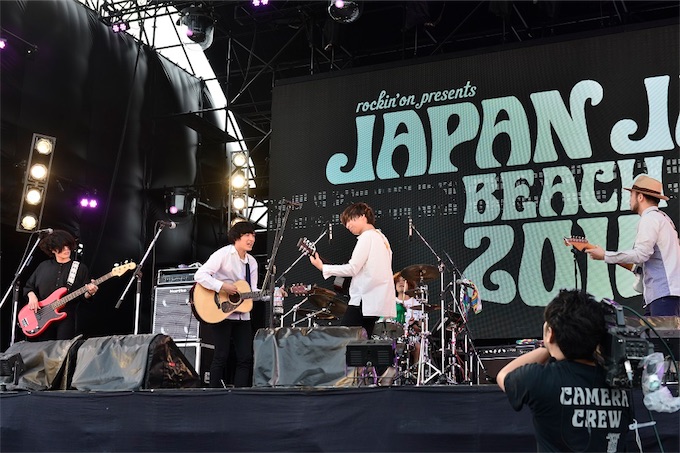 尾崎世界観、JAPAN JAM BEACHで石崎ひゅーい新曲の「花瓶の花」MVに出演していたことが判明！