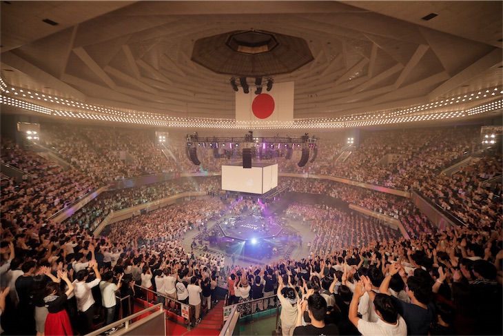 Aimer、日本武道館での初ワンマンライブが13000人動員の大盛況！