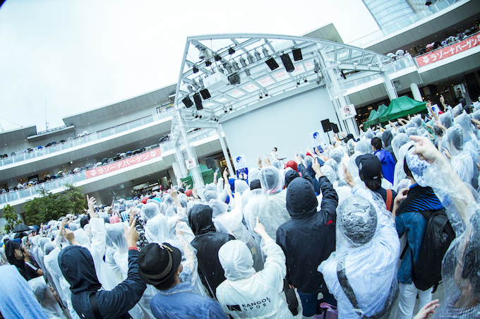 家入レオ、ニューアルバム「WE」発売記念フリーライブを開催！