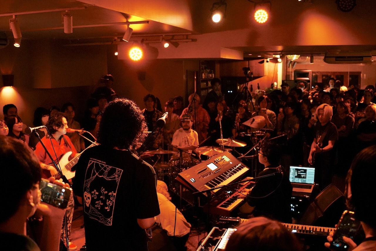 BREIMEN、リハなしセトリなしのマンスリーフリーライブ「GACHI」第4回が終演！