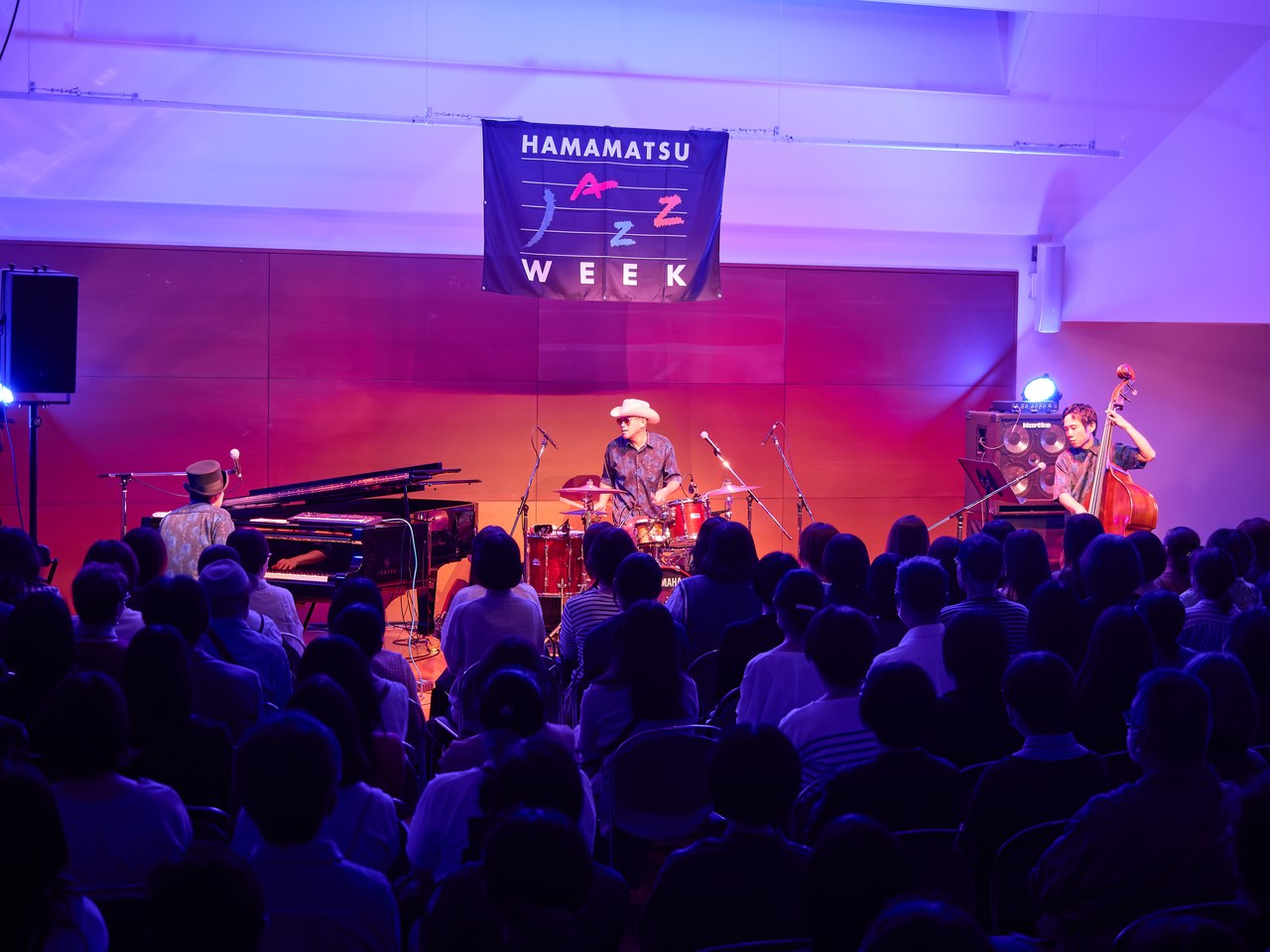 H ZETTRIO、雨の浜松で熱演！ 洋楽カバー公演に続くシークレットライブで観客を沸かす！