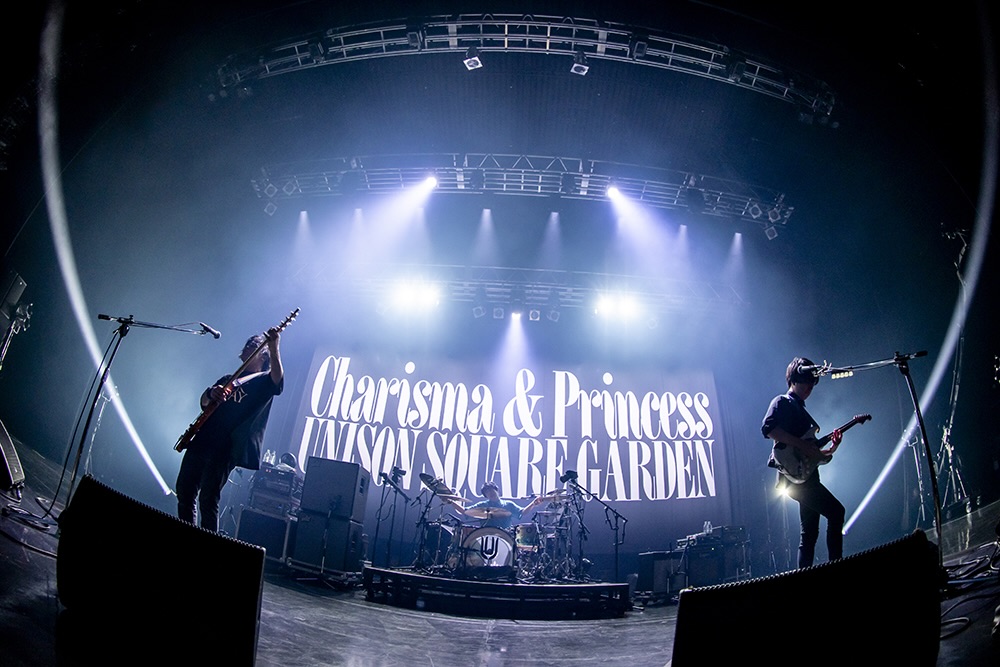 UNISON SQUARE GARDEN、映像作品『TOUR 2025「Charisma ＆ Princess」』のジャケットアートワーク発表！