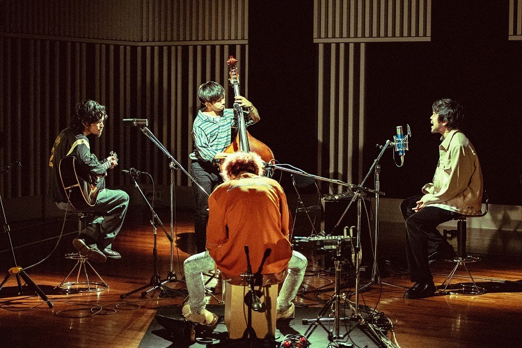 King Gnu、スタジオライブで「白日」を初のアコースティックバージョンで披露！