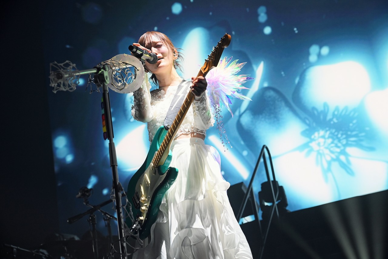 山本彩、ソロ活動10周年＆誕生日当日を彩る初の日本武道館公演をライブレポート！