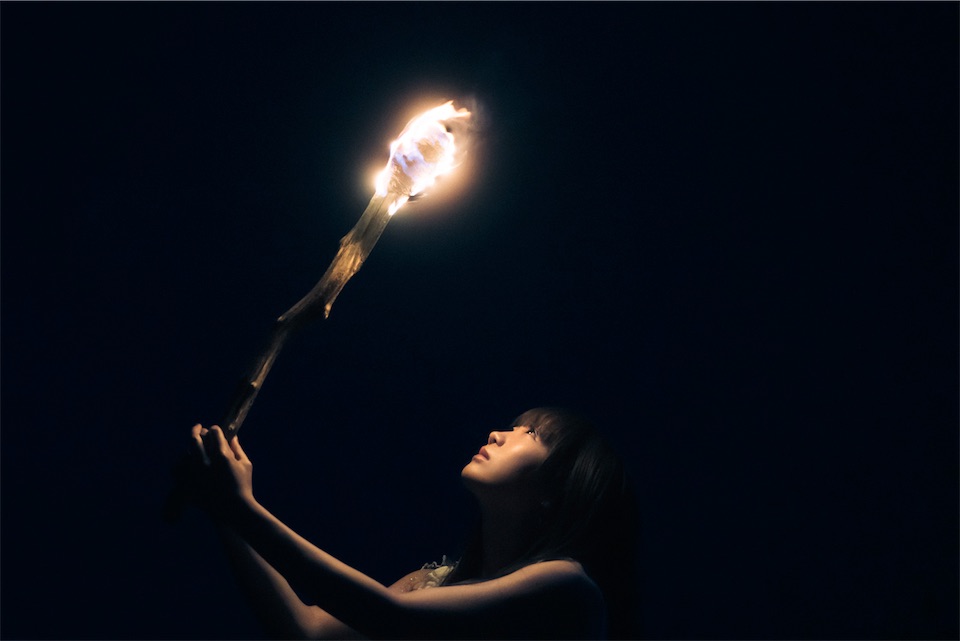 Aimer、最新作「Torches」MV公開！新曲の詳細も明らかに！