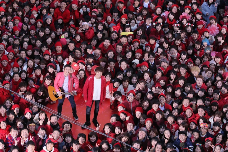 ゆず、伊勢佐木町で2018名の新メンバーと共に新曲「うたエール」大合唱！