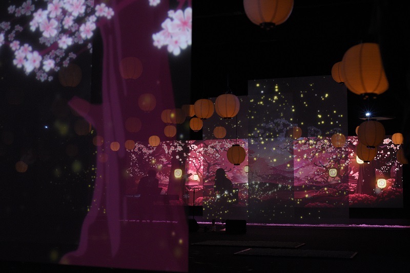 Aimer、体験型デジタルアート「食神さまの不思議なレストラン」展にて新曲「歌鳥風月」を初披露！