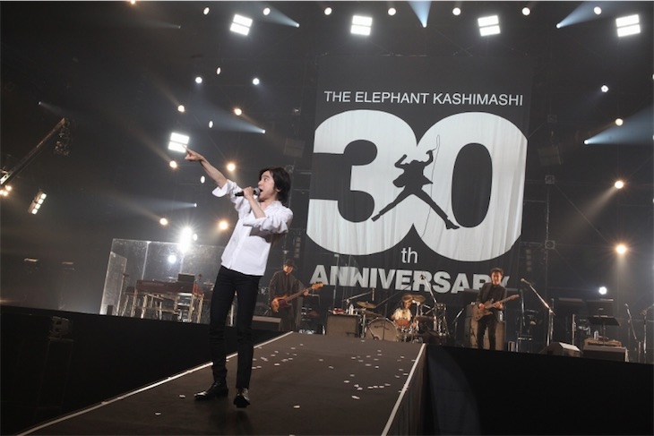 エレファントカシマシ、30周年ツアーファイナルで新曲「Easy Go」を初披露！さらにサプライズ発表も！