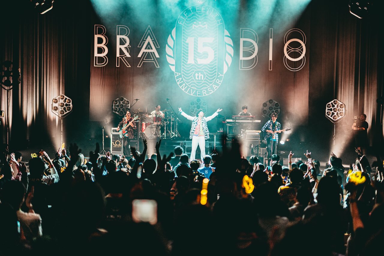 BRADIO、バンド結成15周年イヤー締めくくりのライブ開催！HOME MADE 家族・MICRO、UNCHAIN・谷川正憲など豪華ゲストも登場し盛大にフィナーレ！