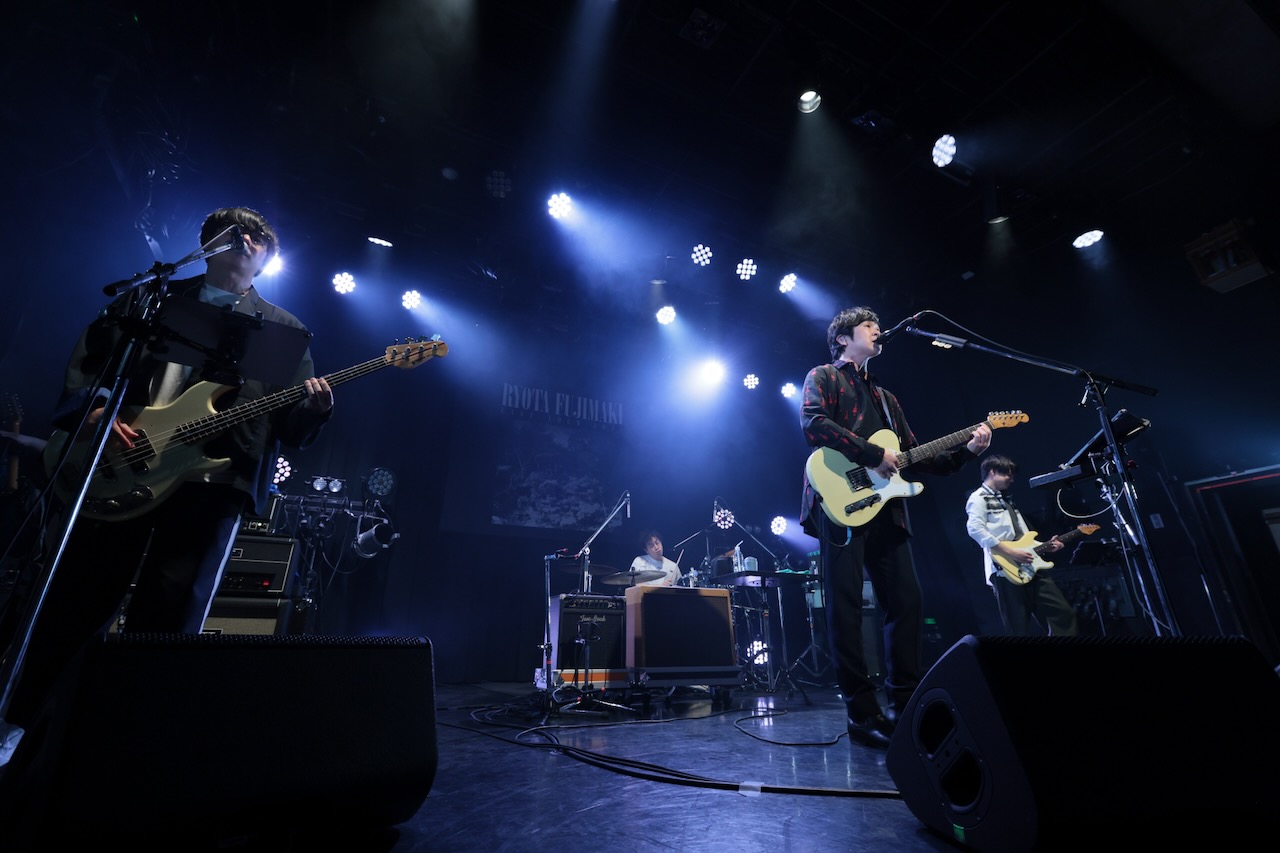 藤巻亮太「藤巻亮太 Live Tour 2025 〜儚く脆いもの〜」スタート！初日の写真が到着！