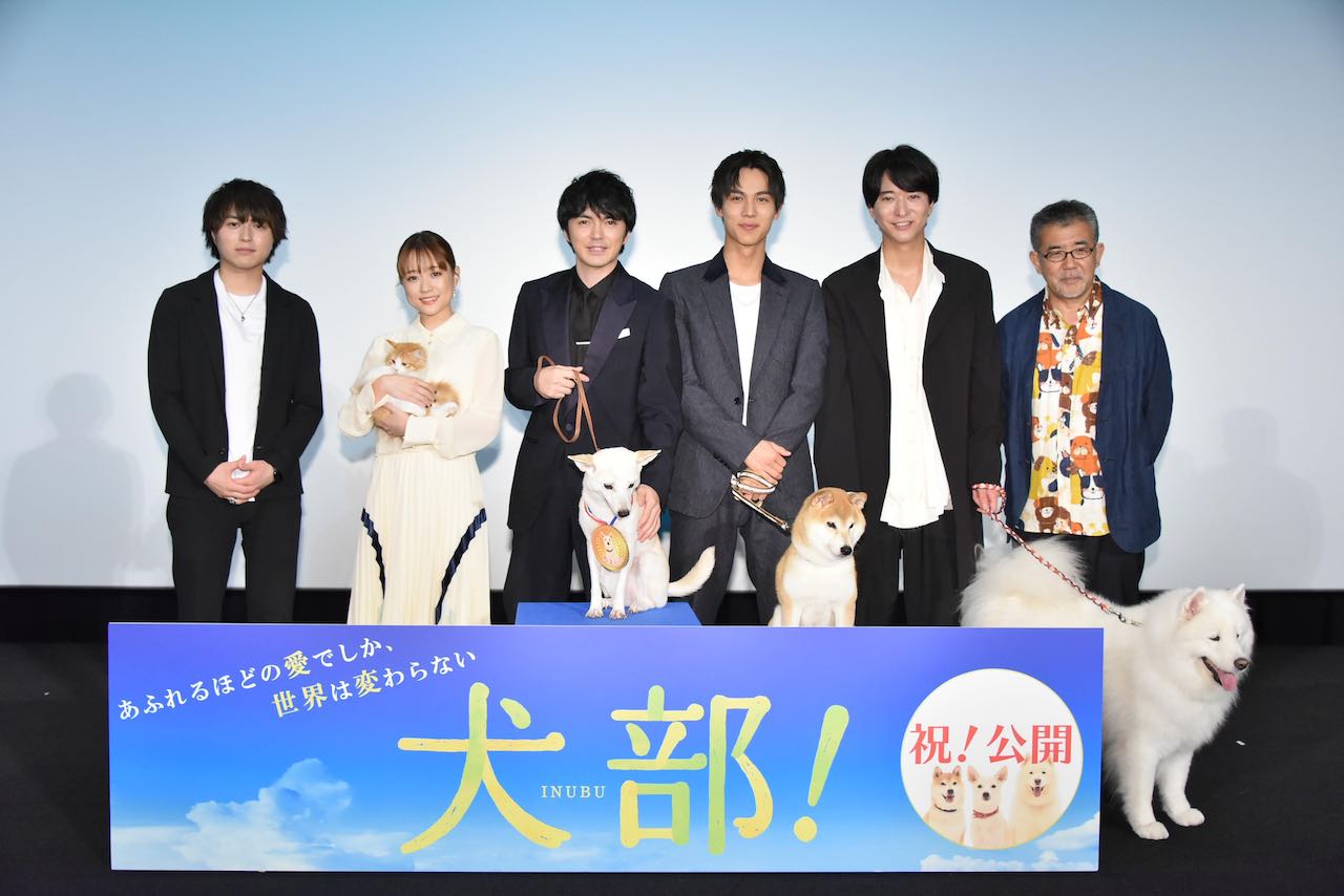 映画『犬部！』初日舞台挨拶実施！林遣都から相棒犬へ日本最速金メダルを授与！