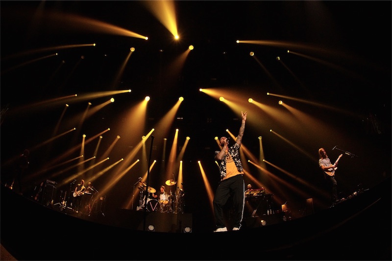 Maroon 5、超満員の観客と大合唱「アリガトウゴザイマス！」