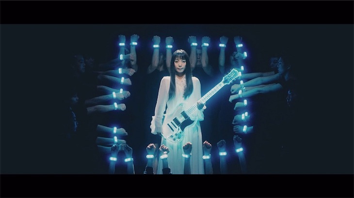 miwa、最先端の技術を駆使した光る透明なギターと光のダンスで表現したMusic Videoが完成！