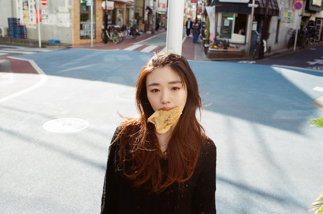 にしな、3月リリースのフルアルバム『日々散漫』より「婀娜婀娜」先行配信決定！川島小鳥が撮影したアーティストビジュアルも公開！