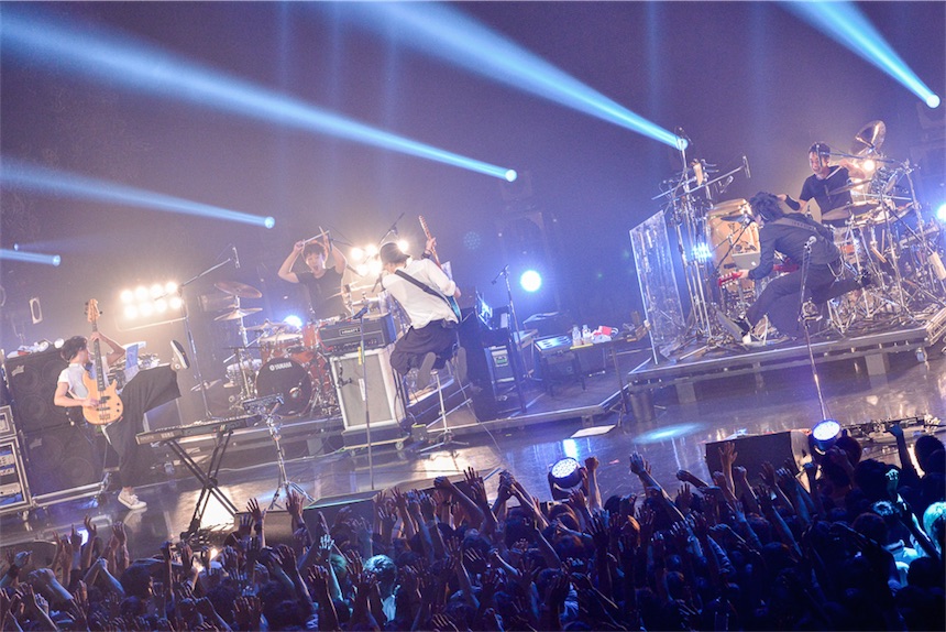 RADWIMPSとplenty、6年越しの競演実現！Zepp Nambaを魅了した対バンツアー第三夜