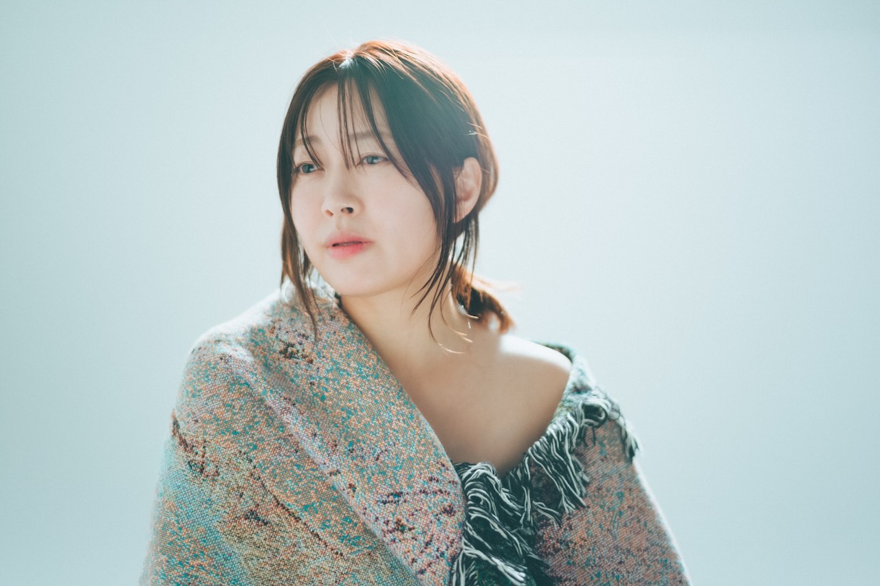 坂本美雨、新作『Something True』収録の森山直太朗プロデュース曲「なにもいらない」のMVが公開！