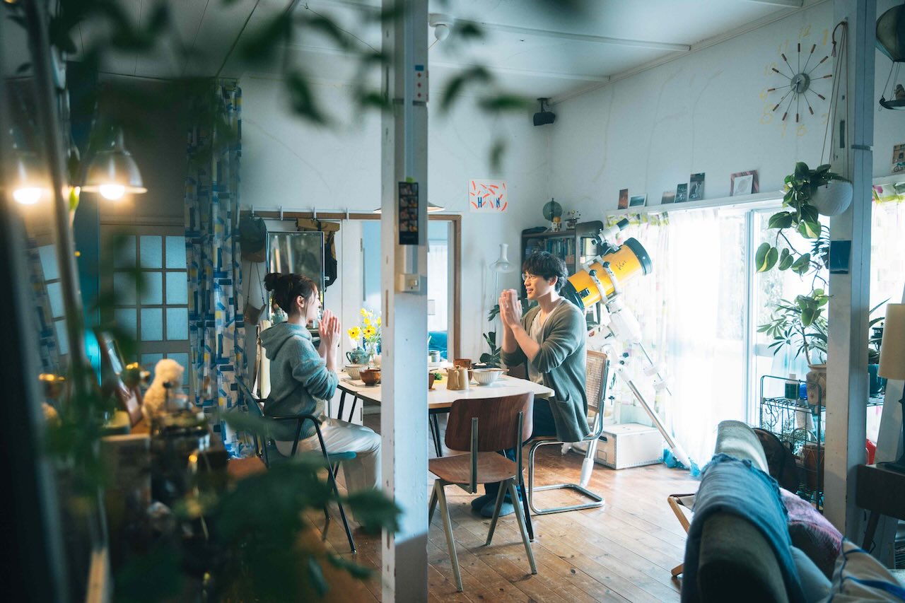 映画『楓』涼（福士蒼汰）と亜子（福原遥）の仲良しモーニングルーティンを公開！