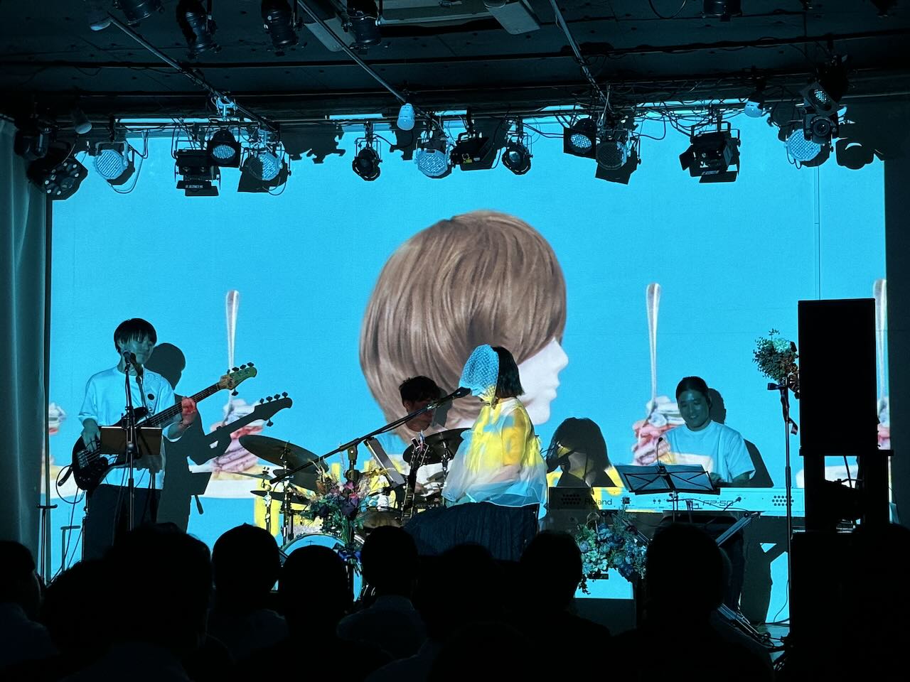 tonari no Hanako、バンド編成で開催したワンマンライブに大塚紗英がゲストボーカルとして登場！
