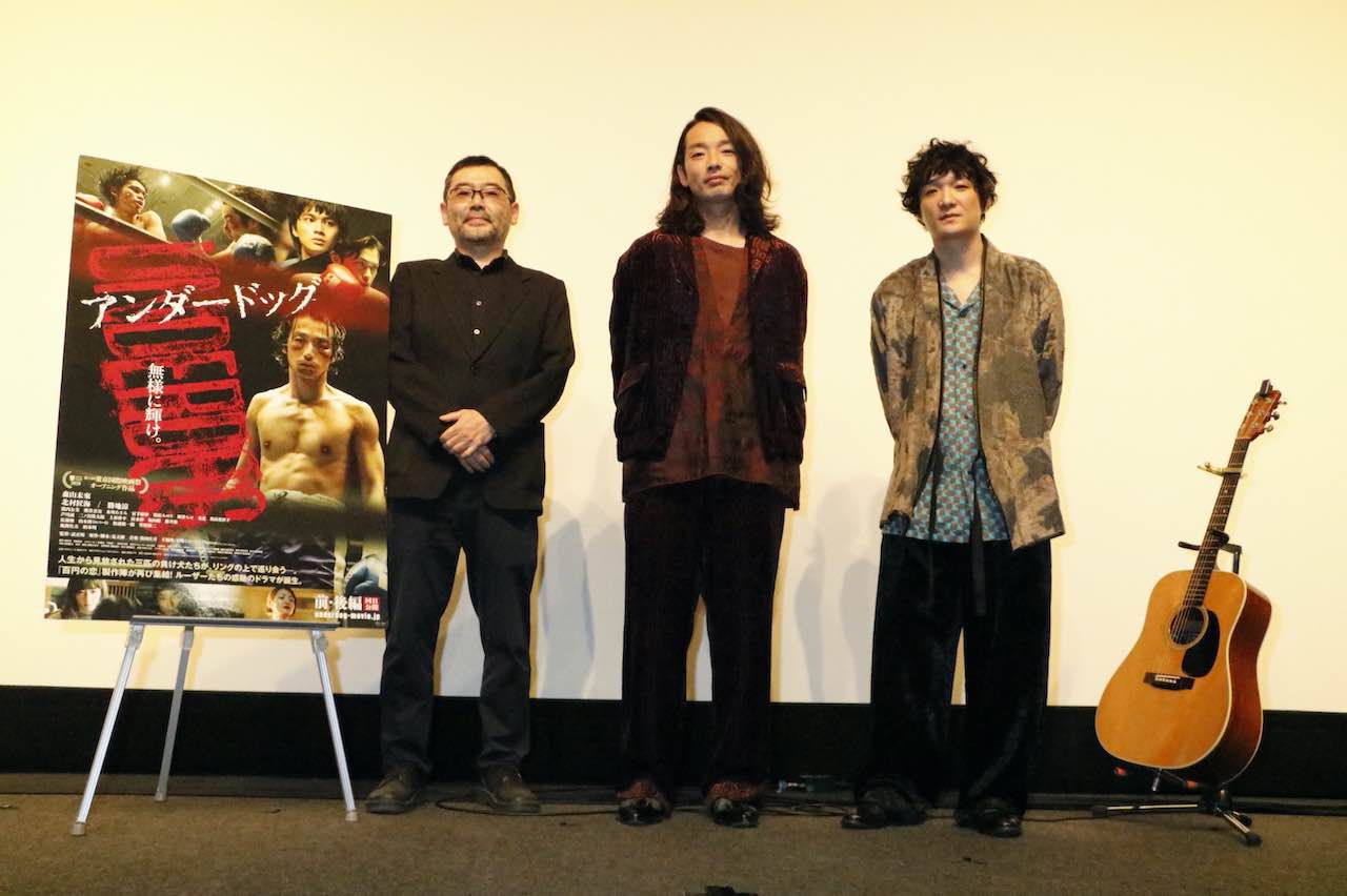 石崎ひゅーい、1年ぶりの有観客ライブで映画『アンダードッグ』主題歌「Flowers」を弾き語り！