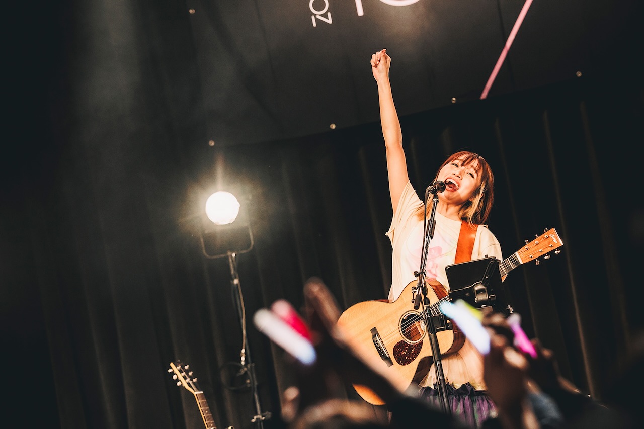 矢井田 瞳、25周年を記念した全国弾き語りツアーを完遂！