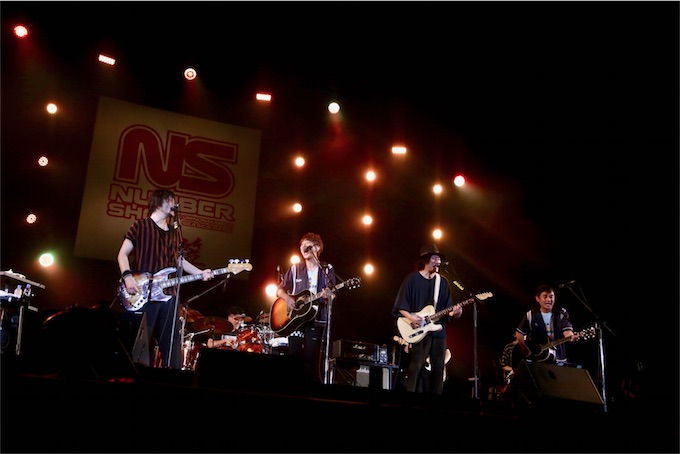 ゆず、back numberと一夜限りのSPコラボ！「サヨナラバス」サプライズセッション！