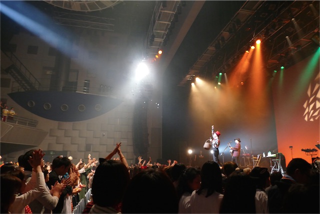 吉田山田「Over The Rainbowツアー」大阪公演！ハロウィンライブで新曲「RAIN」初披露！