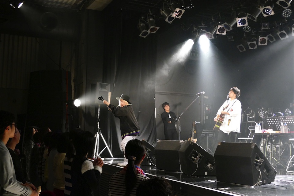 吉田山田、「Over The Rainbowツアー」から二人のソロパートを含む札幌公演の模様を公開！